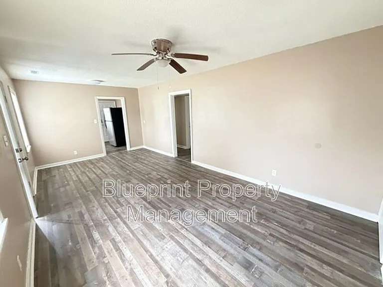 1600 Holbrook Ave — Photo 2