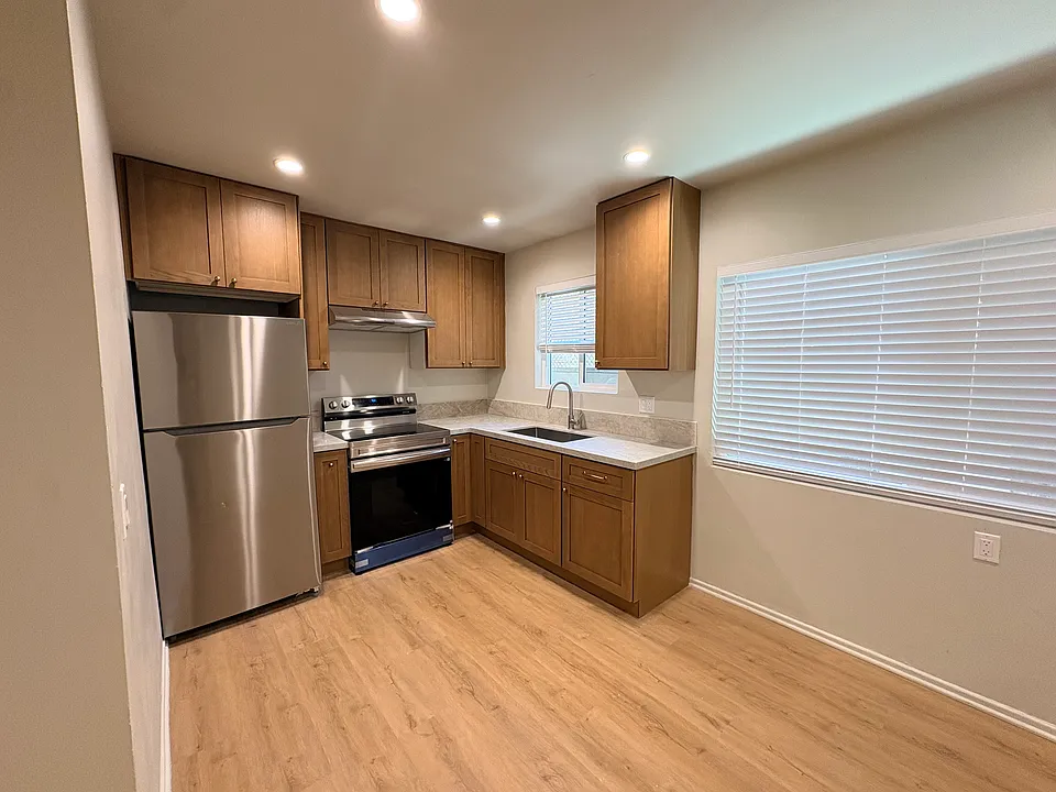 1301 N Mansfield Ave #103