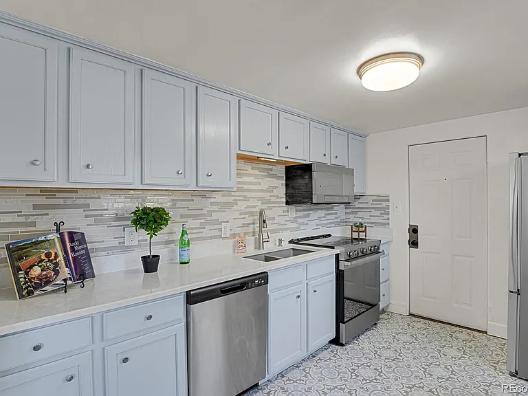 3290 W Fairview Pl — Photo 3