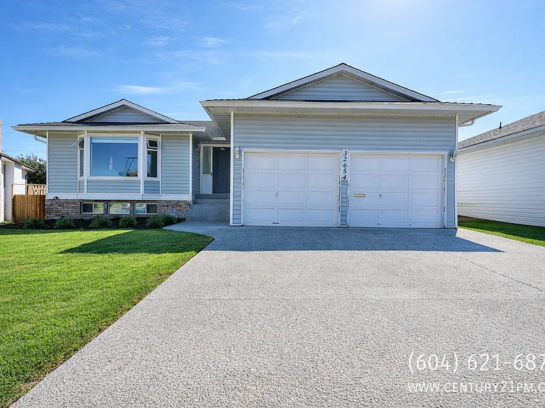 32654 Nootka Close #UPPER — Photo 1