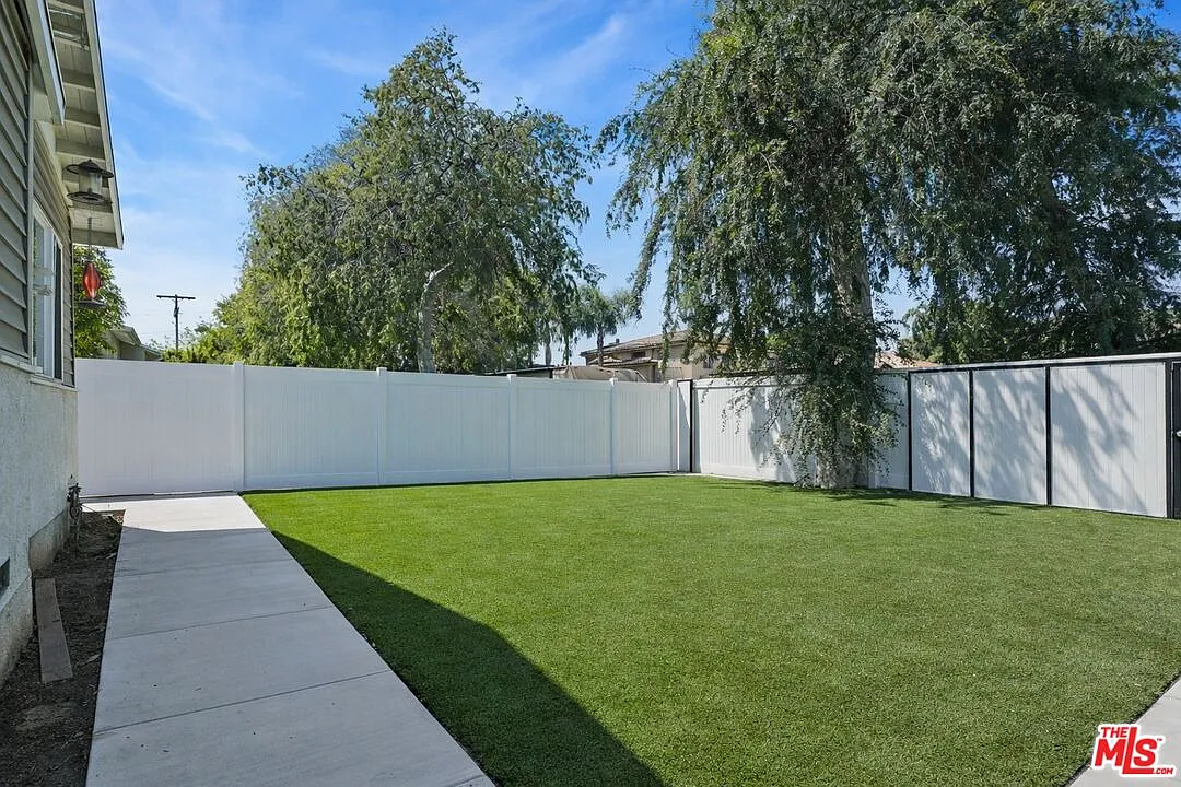 3 bed, 2.0 bath, 1227 sqft, $4,000 — Photo 4