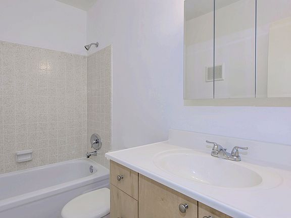 3rd image of 530 S Federal Hwy APT 11