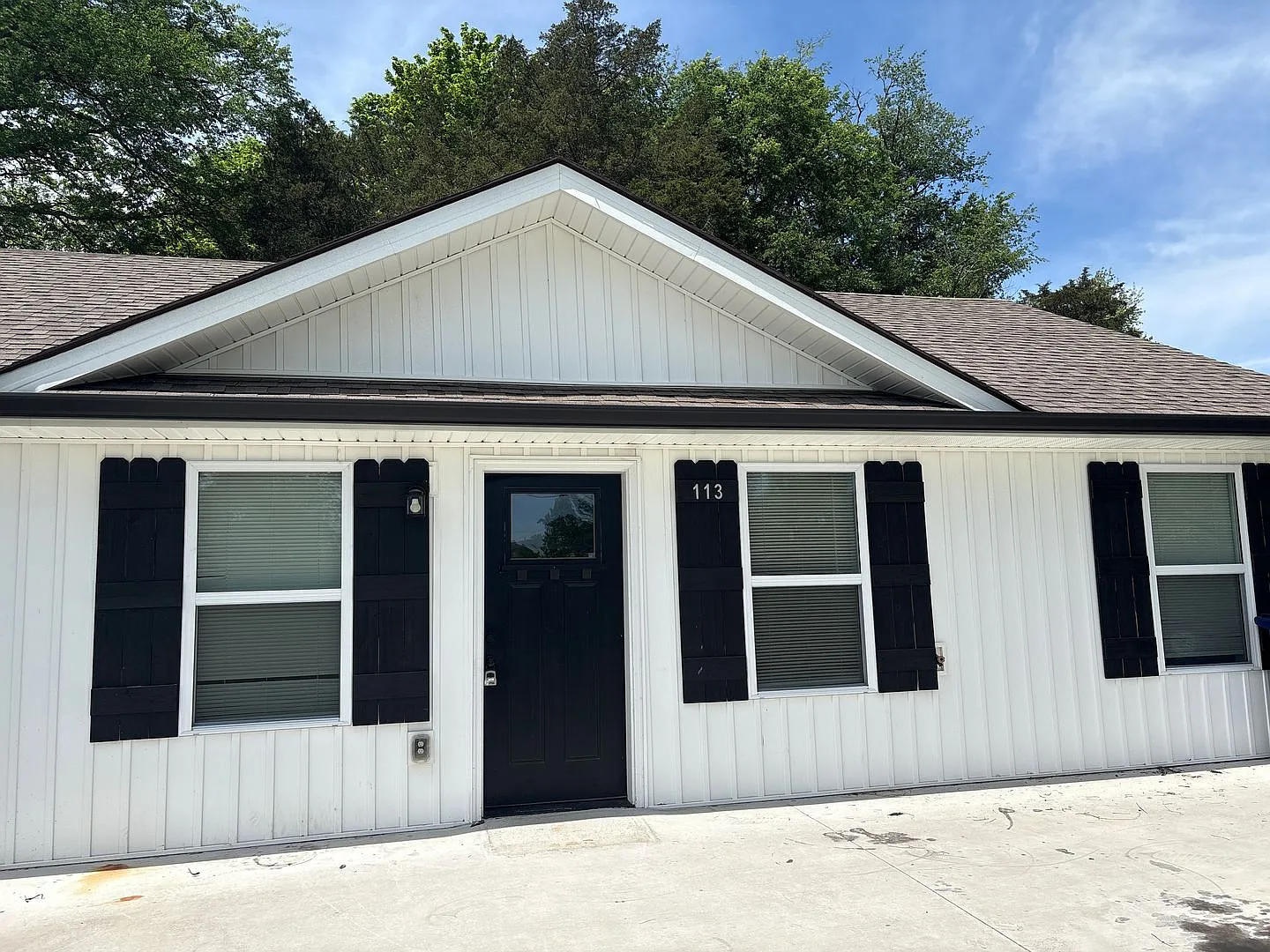 Spacious Duplex with Fence-In Back Yard.... — Photo 2