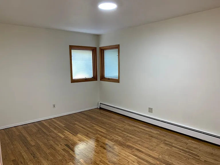 934 Oakland Ct — Photo 12