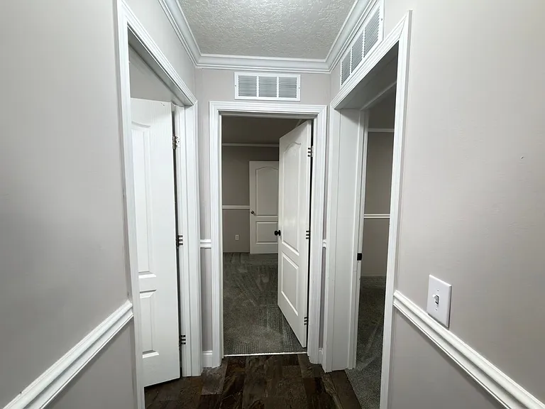 55 Oak Ave — Photo 40