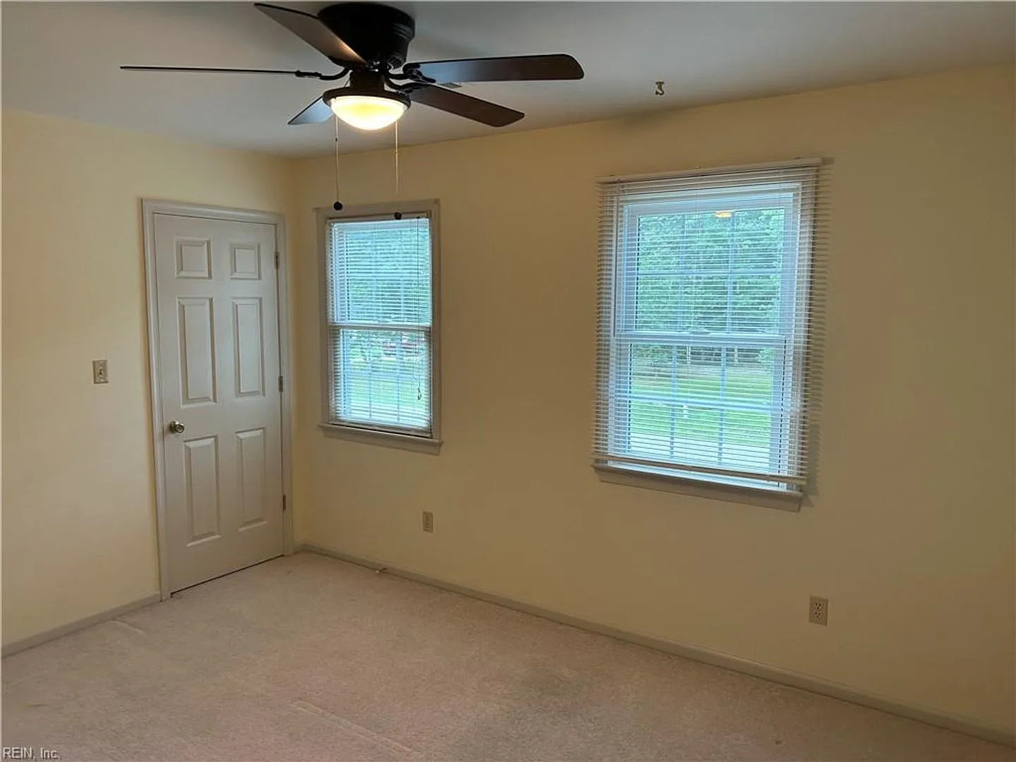 4 bed, 2.5 bath, 2410 sqft, $2,850 — Photo 4