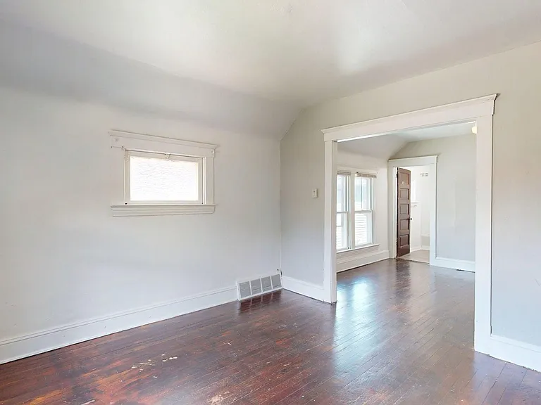3865 W 16th St — Photo 33