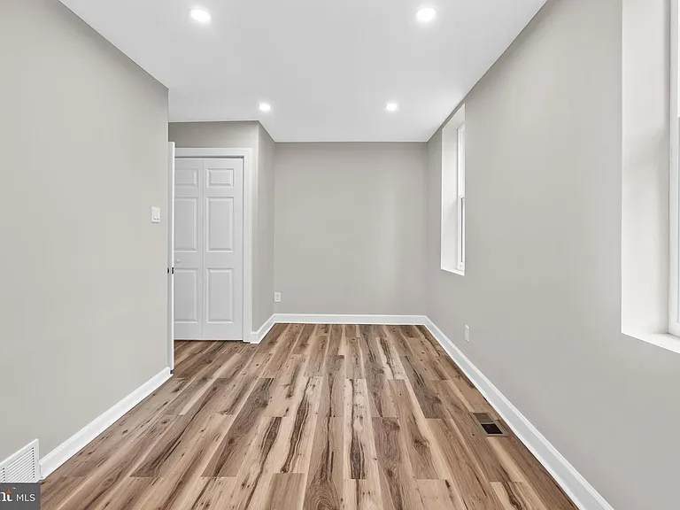 1908 N Croskey St — Photo 19