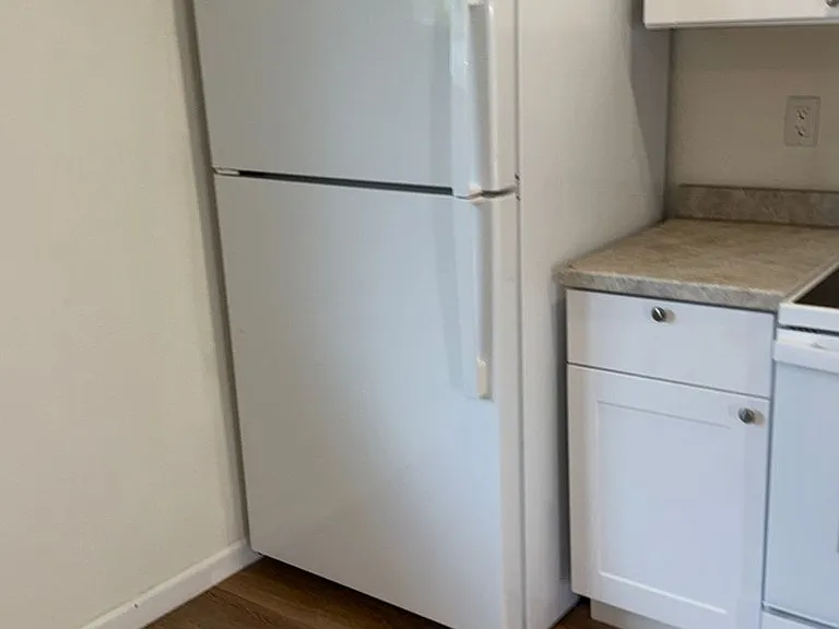 2 Bed / 1 Bath Apartment in Town Fully Remodeled — Photo 7