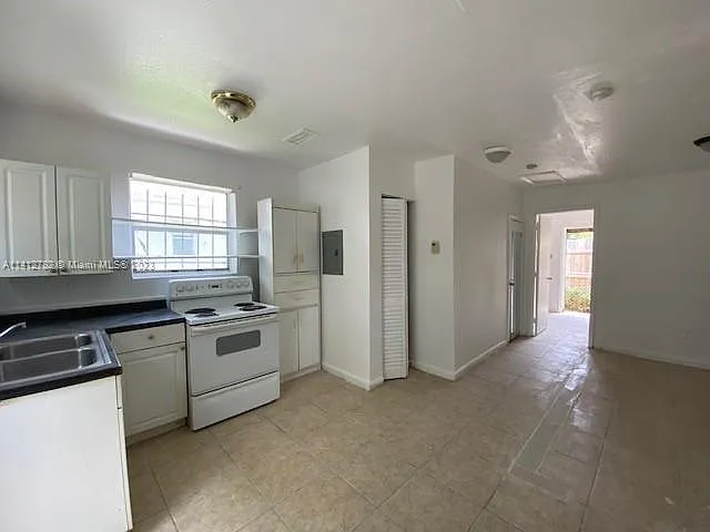 2012 NW 42nd St #R — Photo 19
