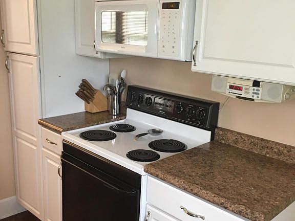3rd image of 451 McCagg St