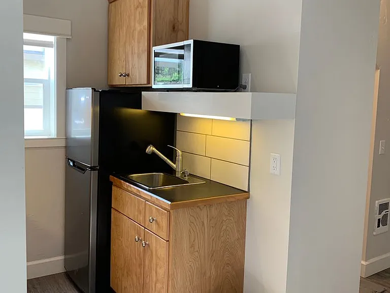 44 SW Roosevelt Ave #C — Photo 5