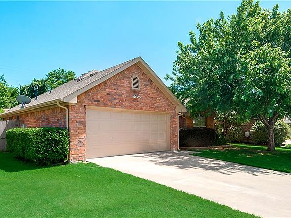 3rd image of 703 Oakmont Dr