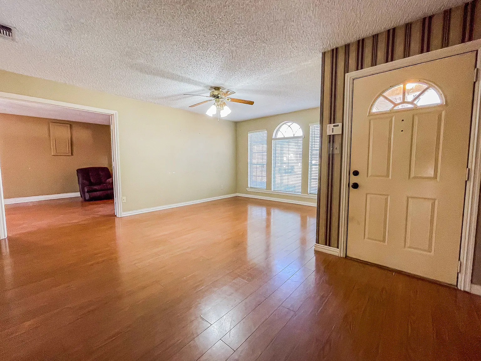 3 bed, 1610 sqft, $2,000 — Photo 2