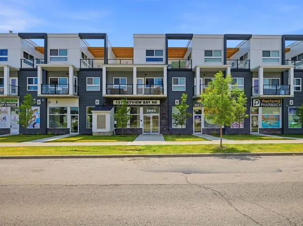 151 N Skyview Bay NE #2218, Calgary, AB T3N 2K3