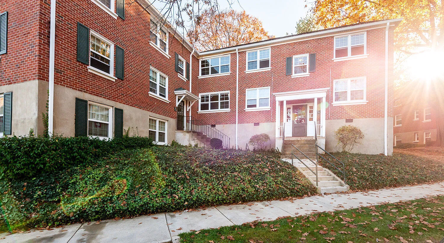 St. Clair Apartments — Photo 1