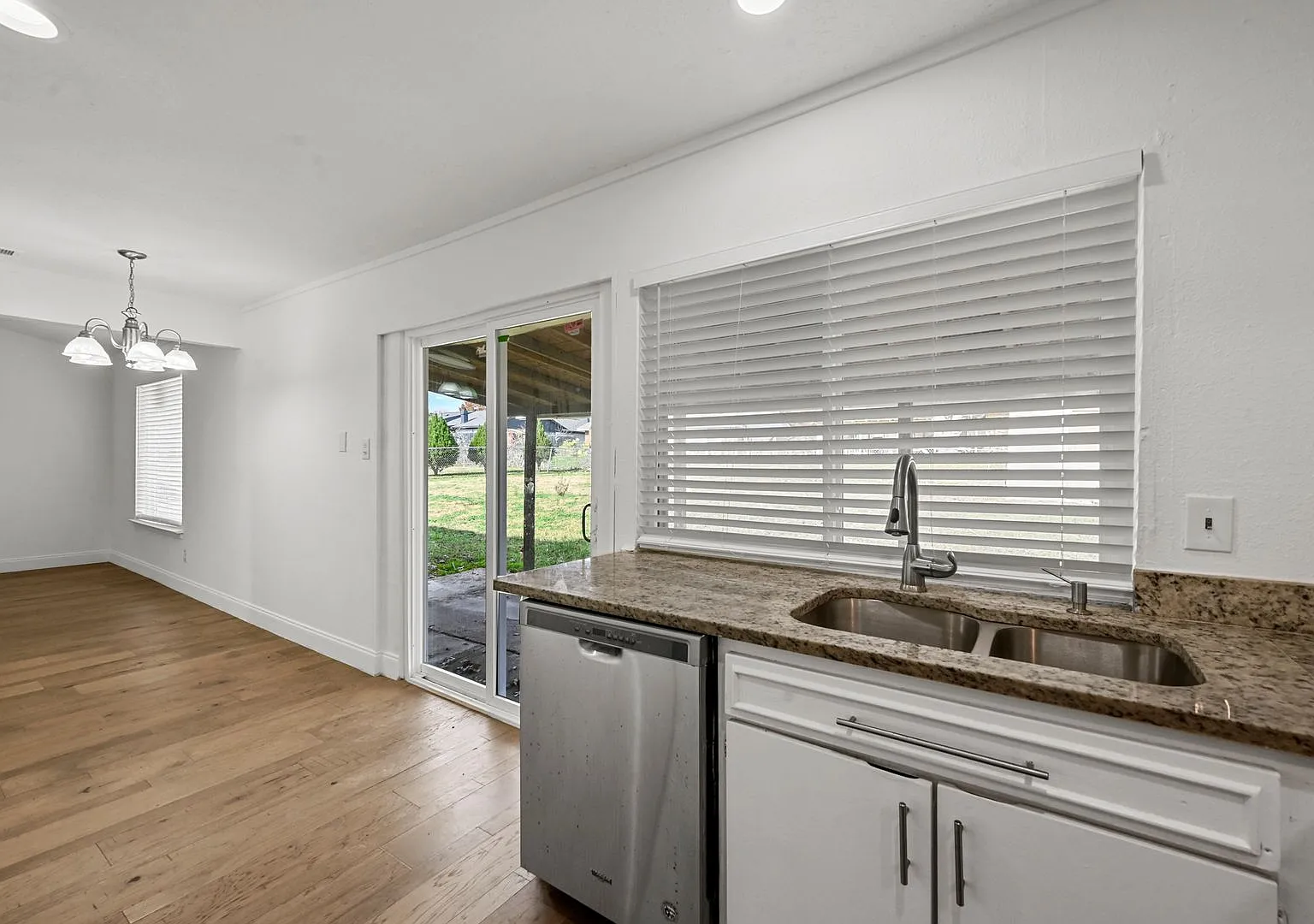 Charming 4-bedroom, 2-bathroom home in Carrollton, TX — Photo 3