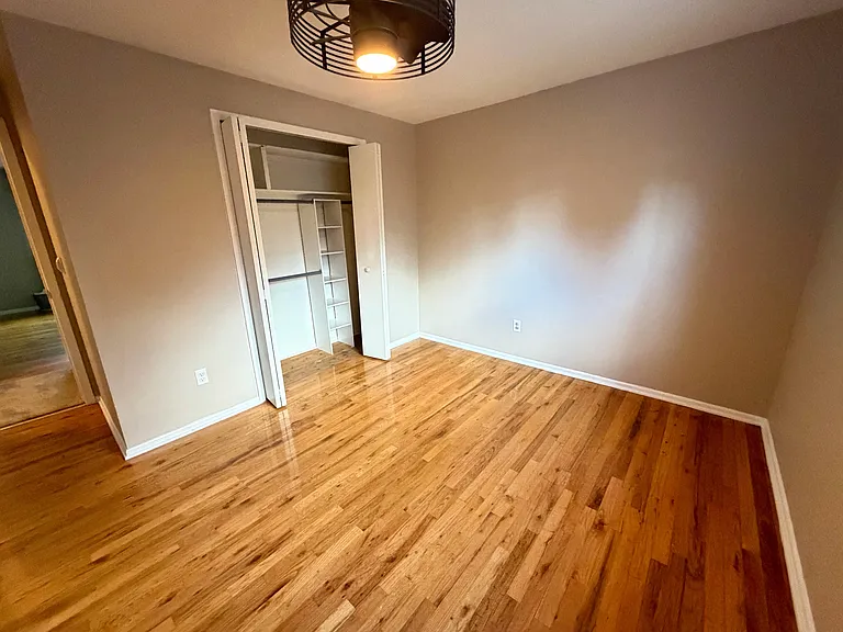 7412 S Albion St — Photo 10