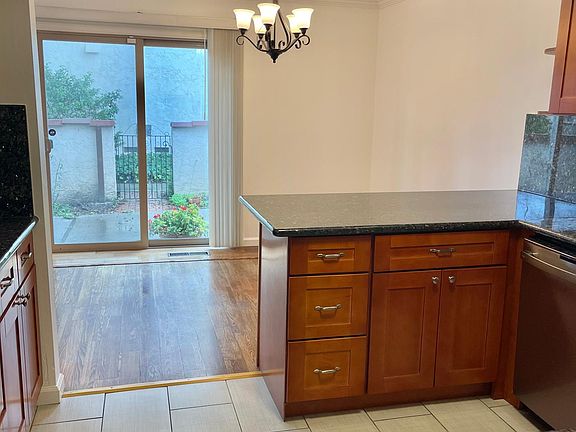 5th image of 120 Carlton Ave Unit 21
