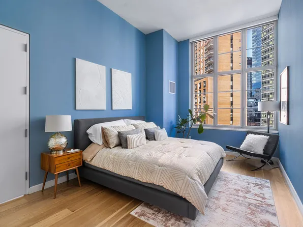 27-28 Thompson Avenue image 7 of 17