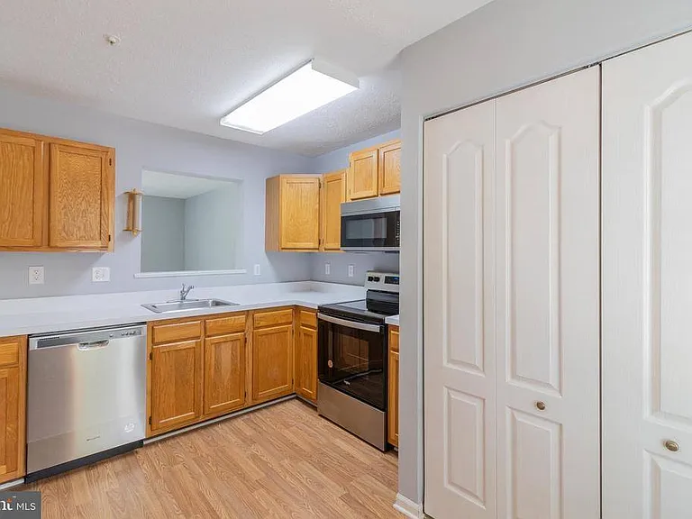 45292 Rumsford Ln — Photo 6