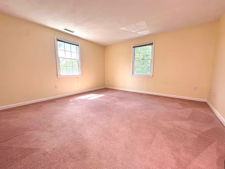 322 Lowell St — Photo 26