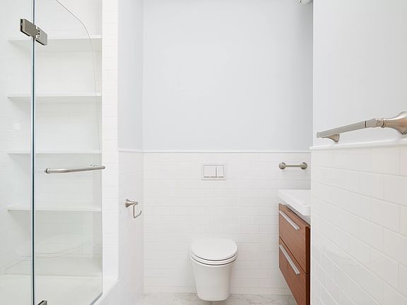 4th image of 241 W 23rd St APT 6A
