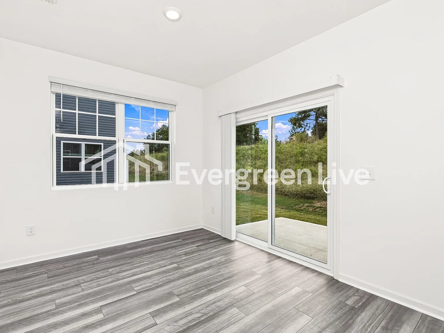 3 bed, 2.5 bath, 1421 sqft, $1,595 — Photo 3