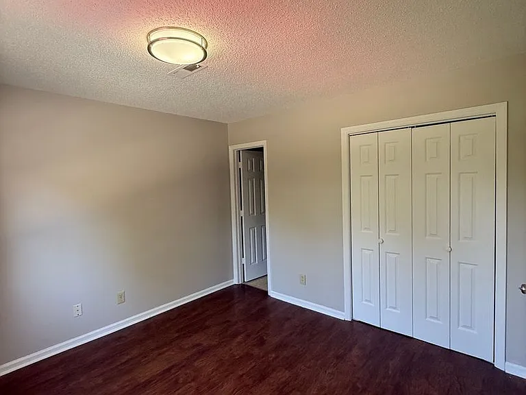 1806 E Woods Ln — Photo 9