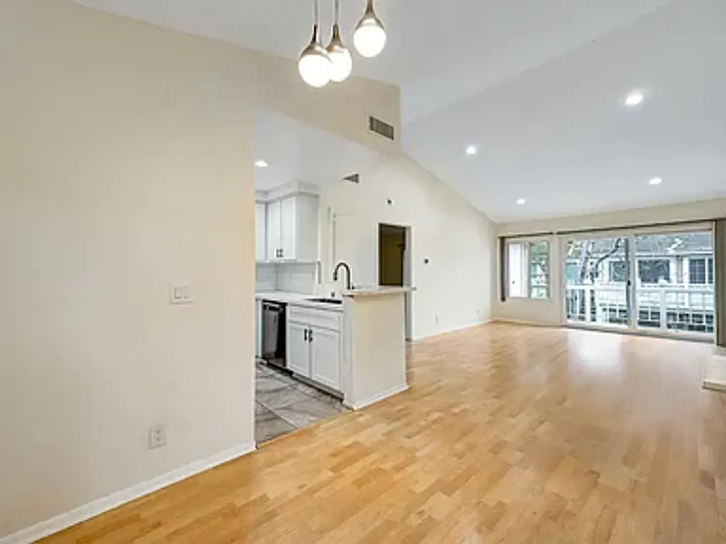 Renovated Top-Floor Condo Near SoFi Stadium — Photo 4