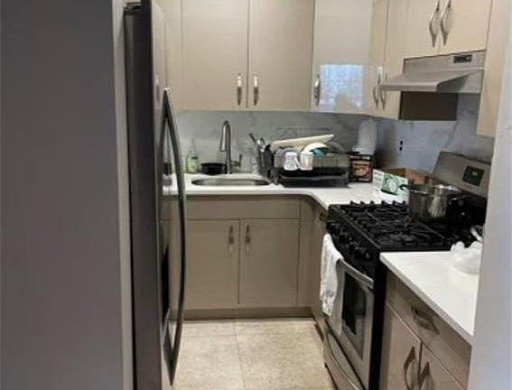 4th image of 271 Bruckner Ave #A