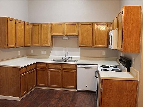 5th image of 312 E Amberway Ln