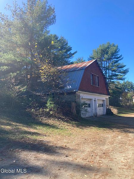 4th image of 90 Dixon Road
