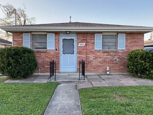 3 bed, 1.5 bath, 1200 sqft, $1,850 — Photo 1