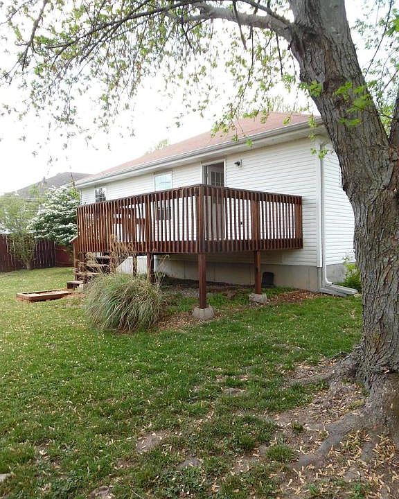 2nd image of 832 S Timber Ridge Dr