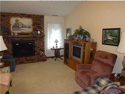 3rd image of 110 Sterling Dr