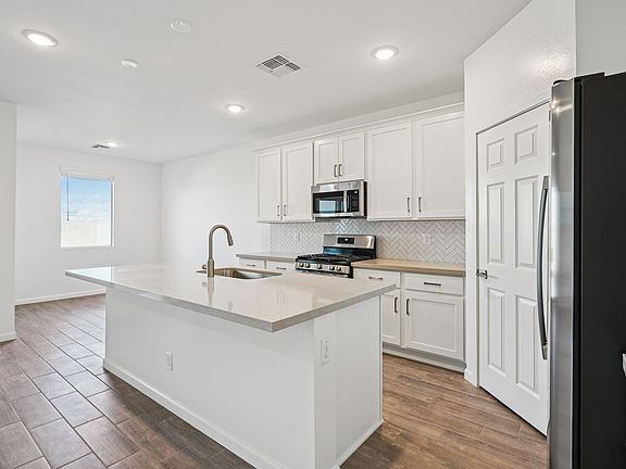 North Copper Canyon - Iris Interior Image 6