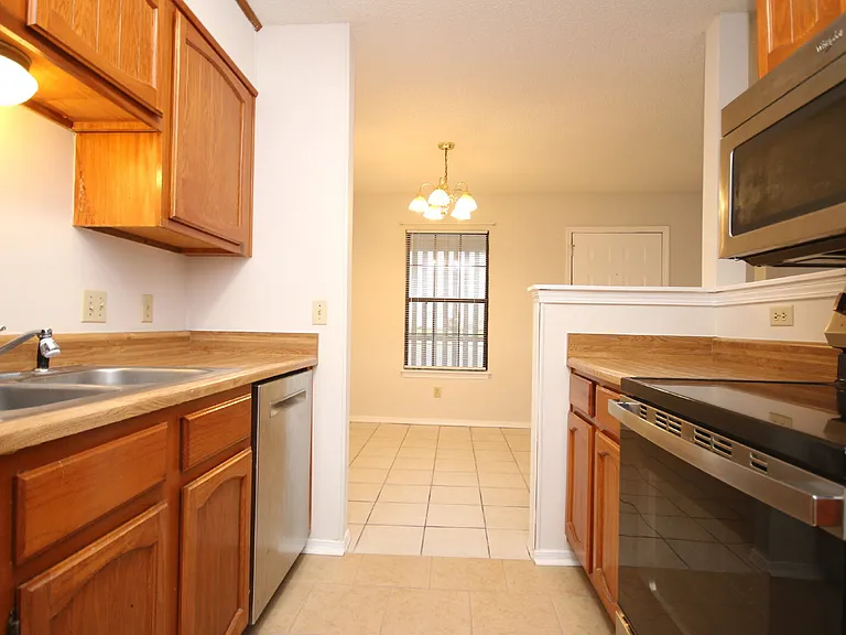 2303 W Michigan Ave #F9 — Photo 8