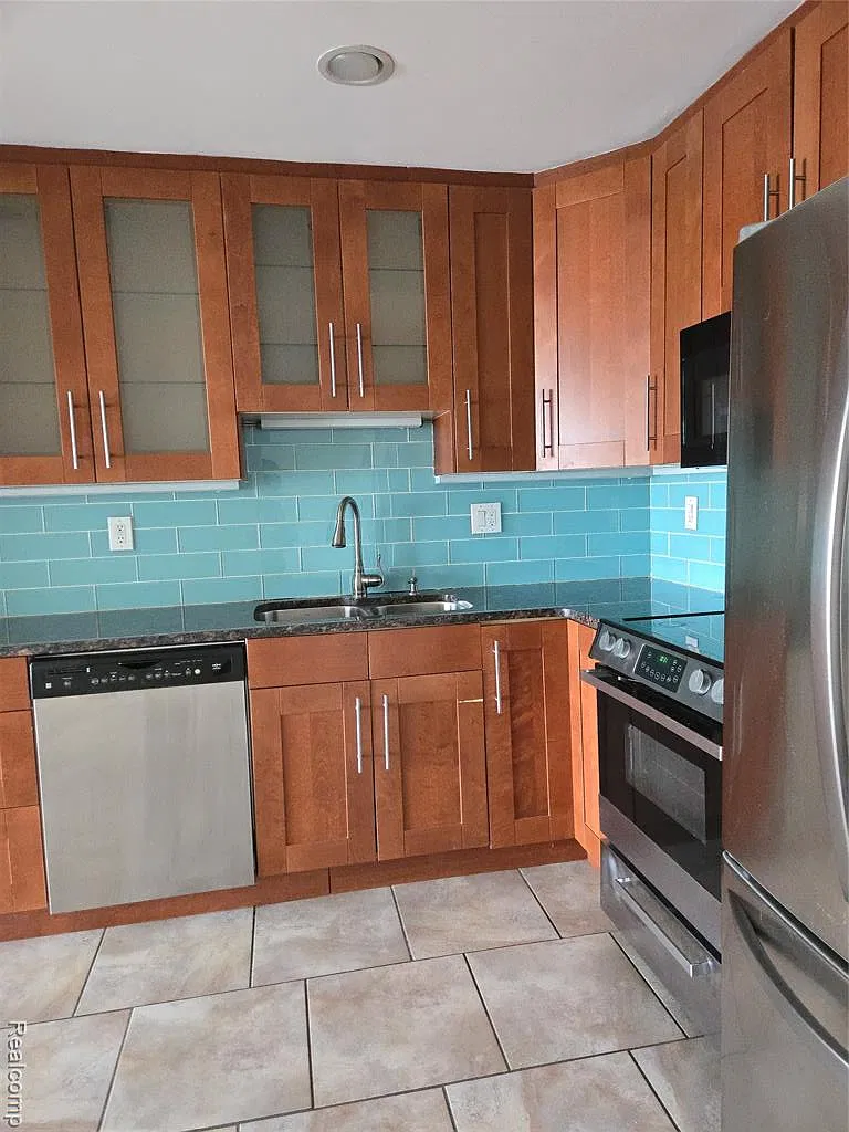 2 bed, 983 sqft, $1,550 — Photo 4