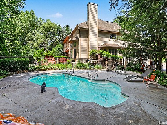 3rd image of 6621 Glenshaw Ct