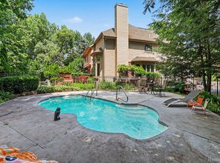 6621 Glenshaw Ct, West Bloomfield, MI 48322