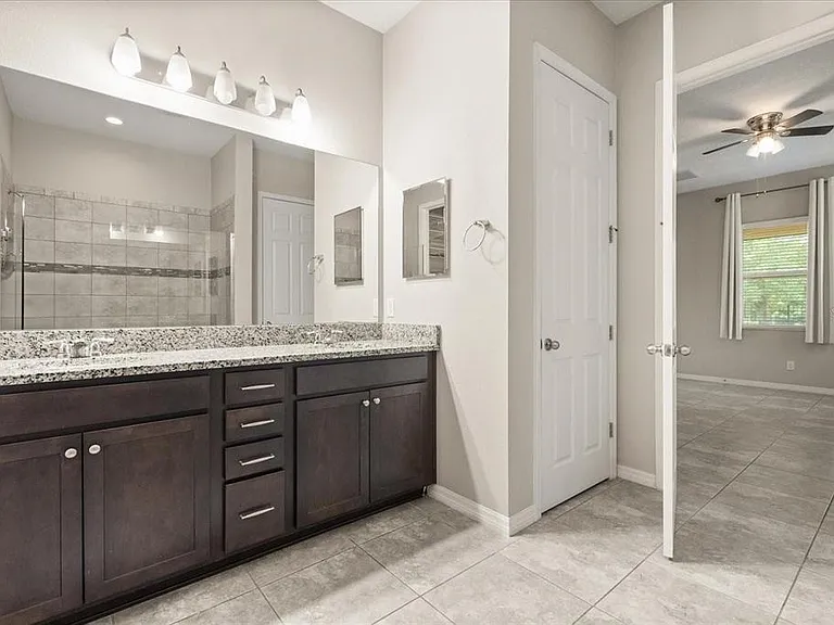 1046 Grand Hilltop Dr — Photo 16