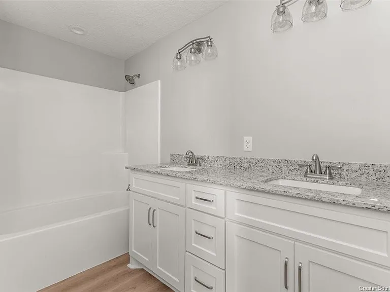 211 N Gladys St — Photo 7