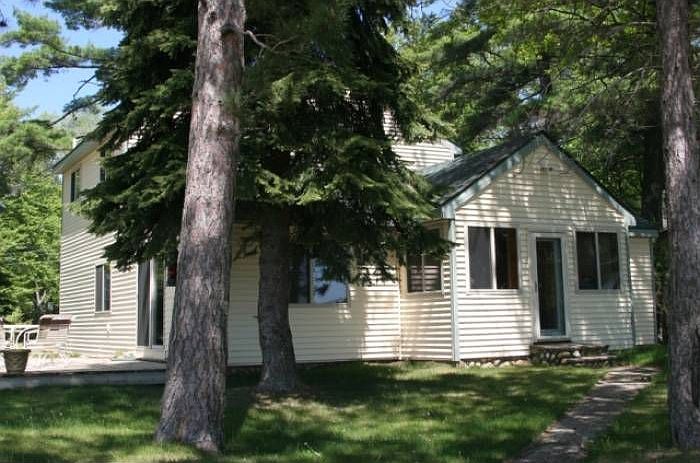 2nd image of 104 Sly St