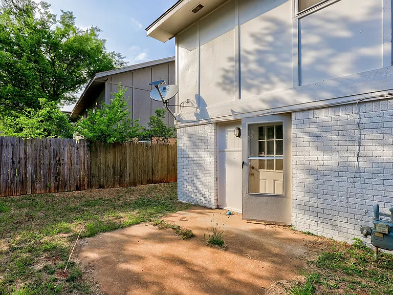 7507 Knight Lake Dr — Photo 2