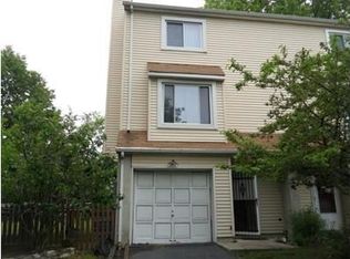 688 Jackson Ave, Roselle, NJ 07203