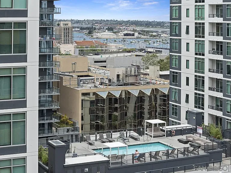 350 W Ash St #1006 — Photo 23