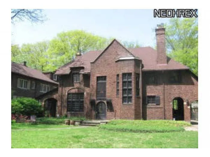 2540 Arlington Rd photo 1