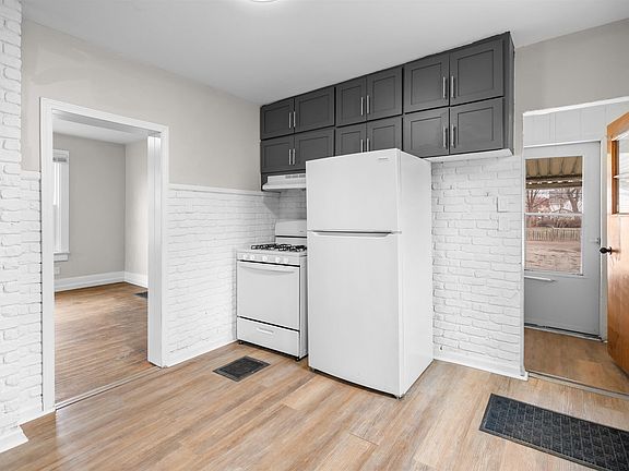 4th image of 207 Denver St