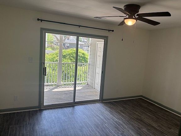 5th image of 600-630 E Knox St #622-R